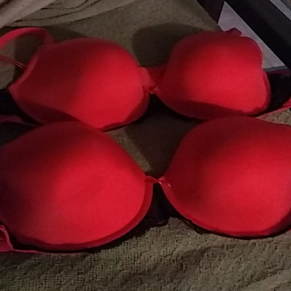 2 sexy t-shirt bras